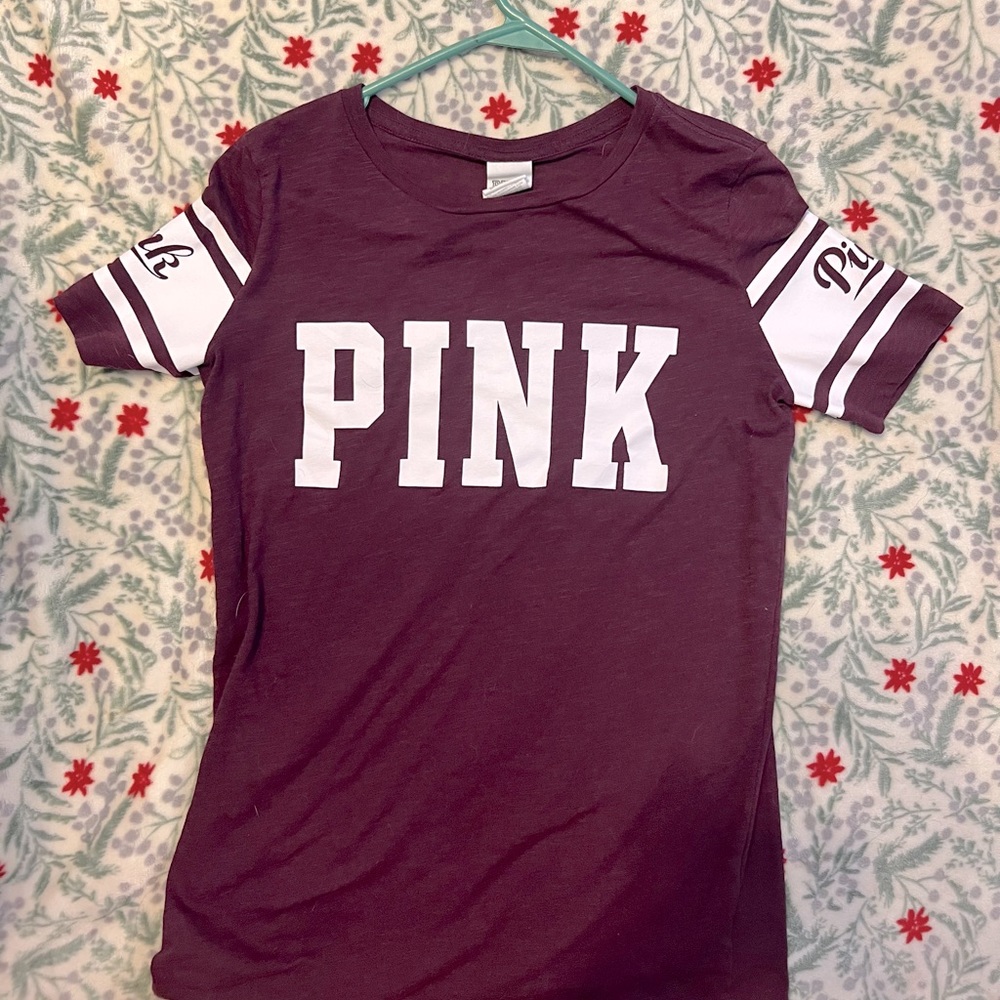 maroon t-shirt with white logo and striped sleeves from Pink!